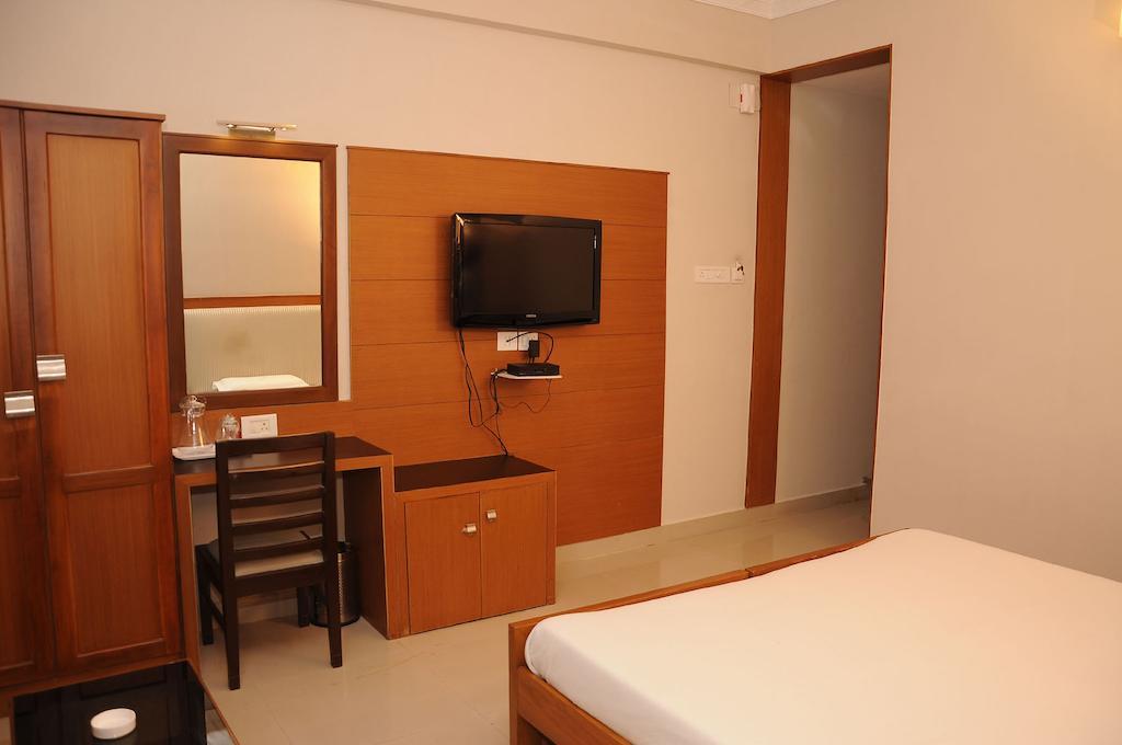 Hotel Pearl International Chennai Exterior photo